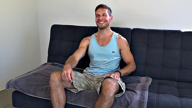Amateur solo jock jerks rod on casting after interview