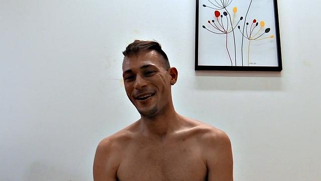 европеец соглашается на анал за деньги в pov