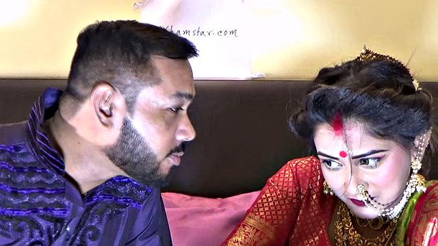 Индийская жена сходит с ума от страстного секса и жадного куннилингуса в первую брачную ночь