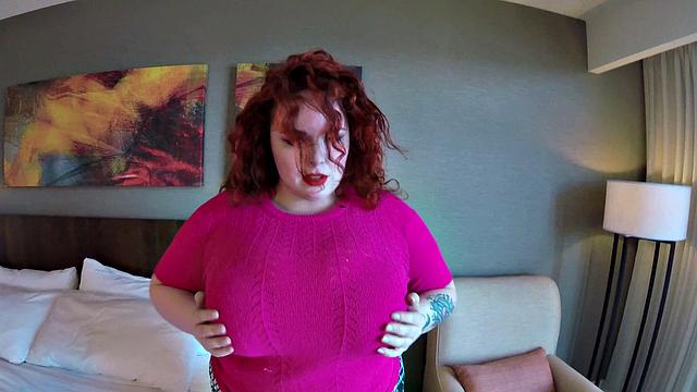 грудастая greta grindhouse примеряет бельё и дрочит с игрушками в отеле