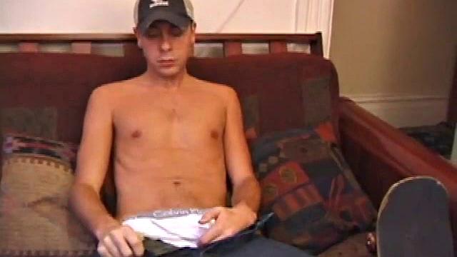 Super cute Vincenzo is back for a solo jerk off session. The hunky, hard and horny boy gets right to massaging his dick. Stripping out of his undrrwear the skater boy gets his cock rock hard.