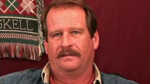 смотри, как зрелая руками доводит до мощного оргазма