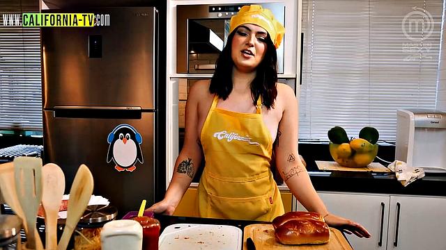 Clara Wellen, Brazilian influencer, caught opening the door naked for a motorcycle courier