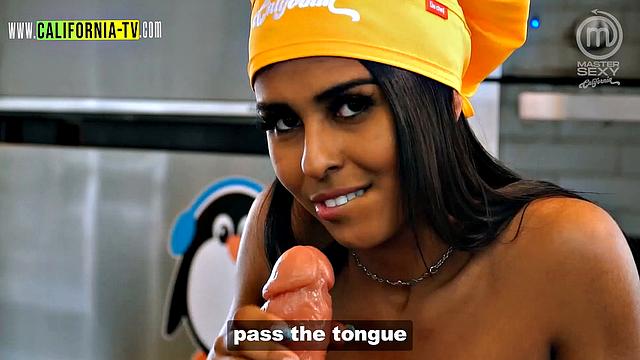 Clara Wellen, Brazilian influencer, caught opening the door naked for a motorcycle courier