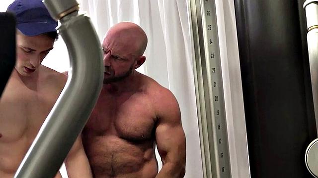 Gym ripped DILFs deepthroating twink in a barebacking 3some