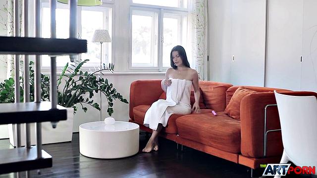 Hot chick in HD glam porn vid