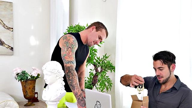 Mesmerized employee rimmed by boss in hairy ass