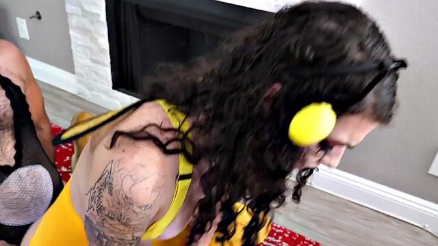 Bi dudes fuck petite bitch in threesome in doggystyle