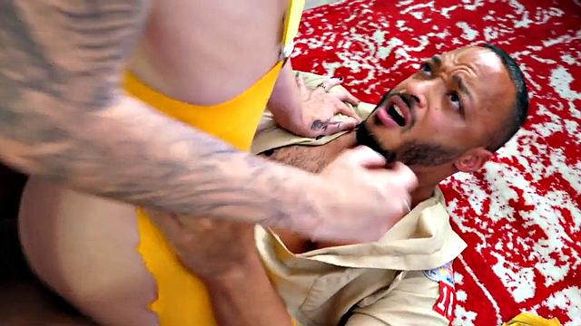 Bi dudes fuck petite bitch in threesome in doggystyle