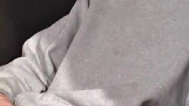 Кристиан Вайлд разбирается с членом по-мужски, парни оценят и засмотрятся снова и снова.