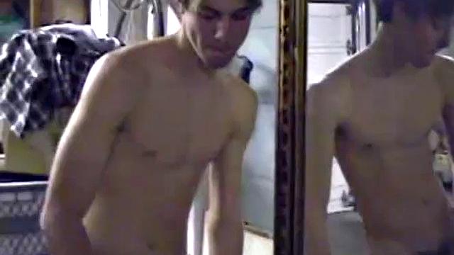 Джейден не может остановиться, когда дрочит свой член перед камерой