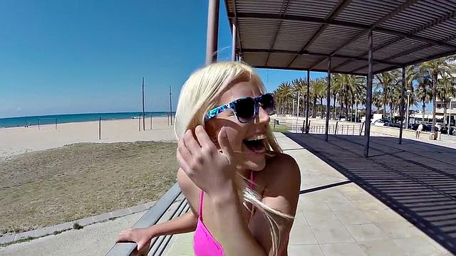 европейская блондинка с огромными сиськами разносит член на улице в pov