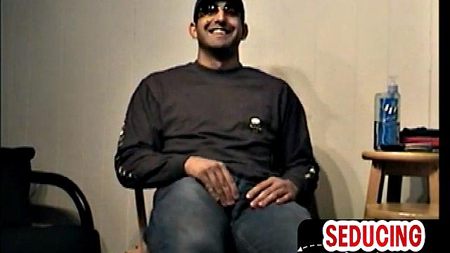 Гей-папа соблазняет натурала и делает ему минет