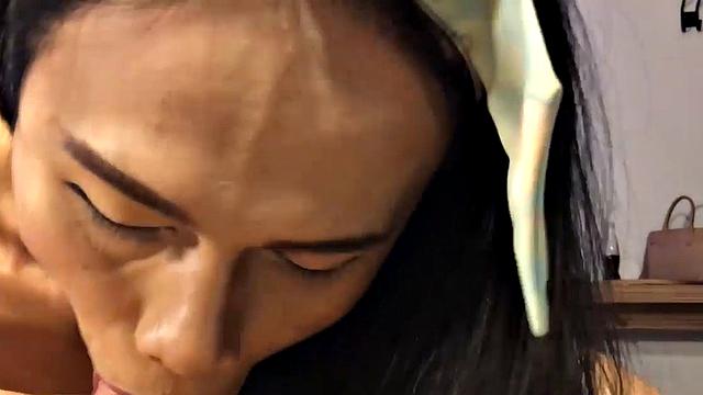 Amanda: Blowjob Debut