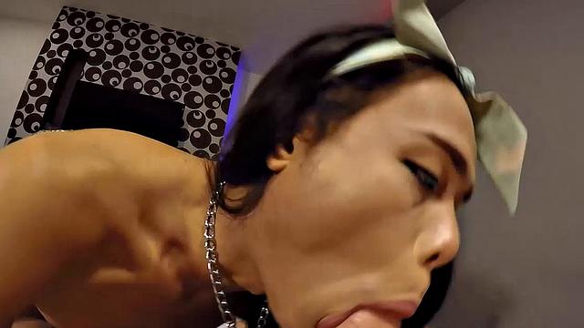 Amanda: Blowjob Debut