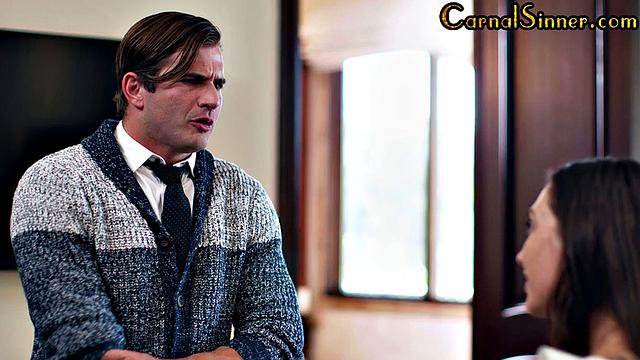 Парень трахает горячих зрелых девушек в групповухе на четверых.