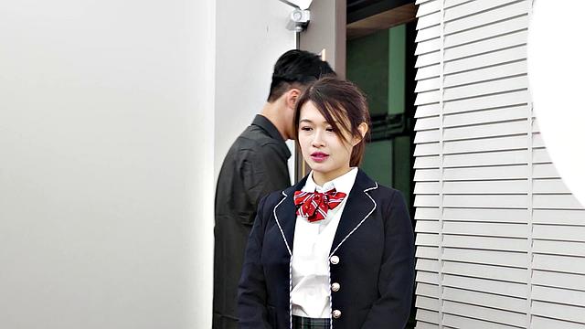 Ye Chenxin gets an erotic massage to relieve her tension