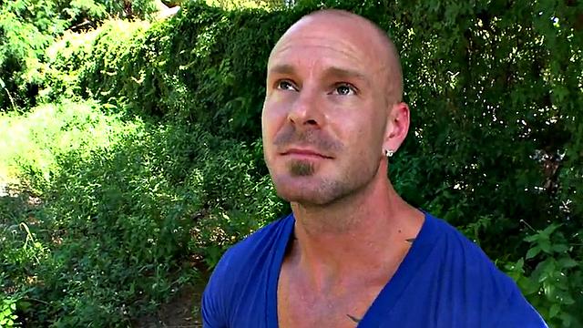 Nubian pulled and fucked outdoor by athletic white jock