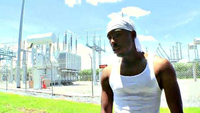 Nubian pulled and fucked outdoor by athletic white jock