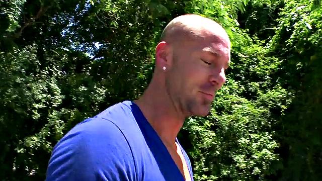 Nubian pulled and fucked outdoor by athletic white jock