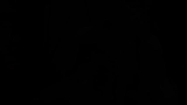 Госпожа засунула кулак - и даже не вспотела