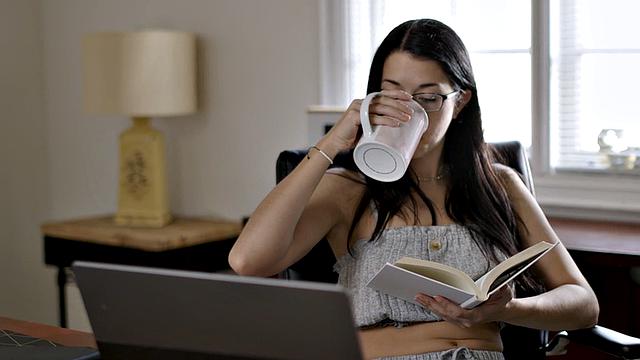 21yo babe gets pussypounded by her lover