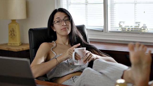 21yo babe gets pussypounded by her lover