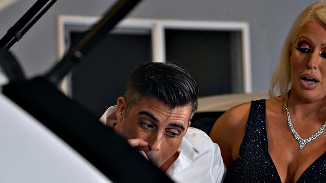 Bootylicious bisex mature with big boobs fucked in car threesome