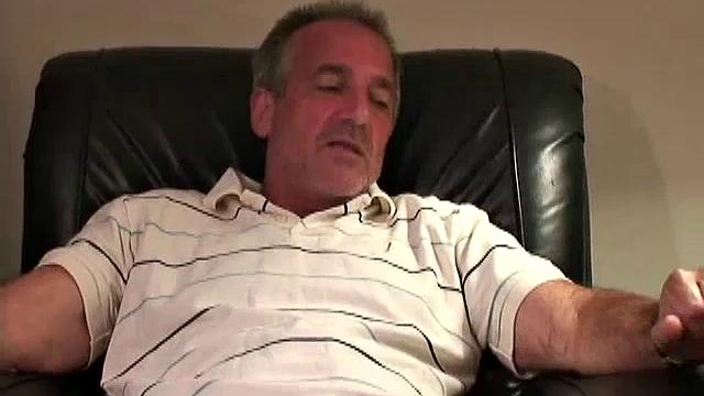 Рик дрочит крепкий член и заливает спермой