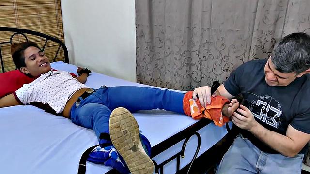 Bound Asian twink blown and braebacked by man