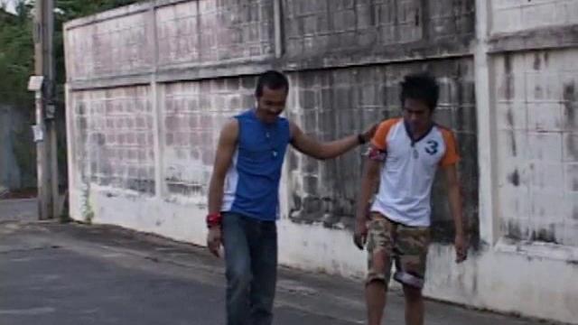 азиатские парни страстно целуются, отсасывают и трахаются по жёсткому