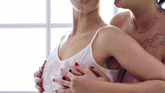 Les babe fingers GFs wet and warm pussy on massage