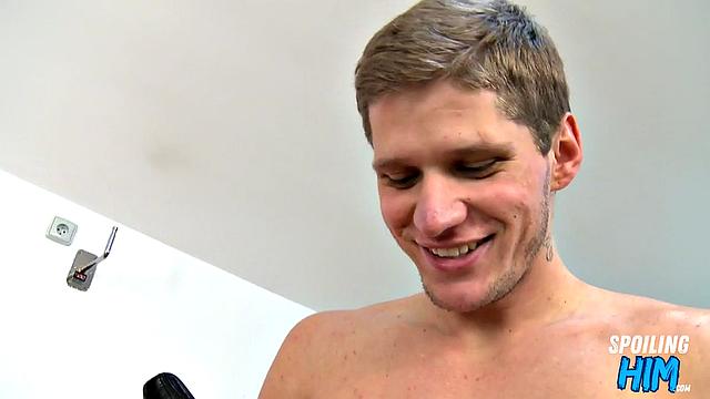 Muscled twink bottomed on casting