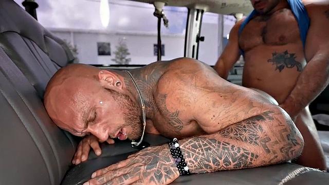 Straight bald bodybuilder tasting butthole