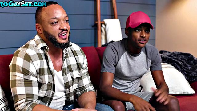 Muscled Black hunk bareback fucks twunk in sex