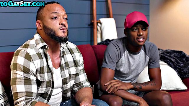 Muscled Black hunk bareback fucks twunk in sex