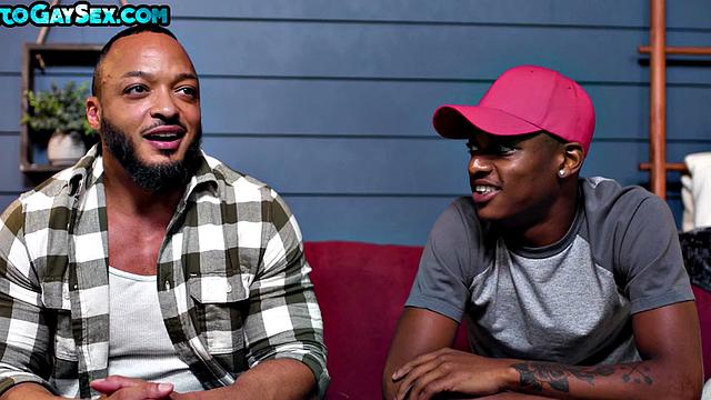 Muscled Black hunk bareback fucks twunk in sex