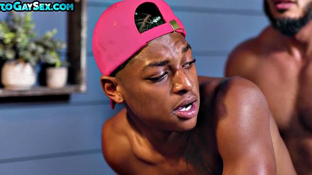 Muscled Black hunk bareback fucks twunk in sex