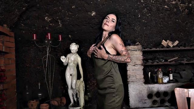 Tattooed MILF Salina Shein Dildo Deep