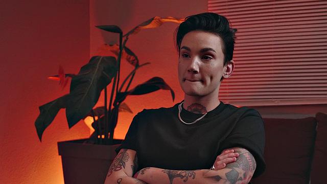 покорная прихожанка сосёт хуй священнику после службы