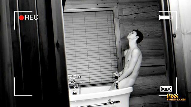 Getting Wet and Messy with Piss Lover - Hunter Sykes