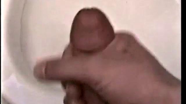 zack дрочит на камеру и кончает