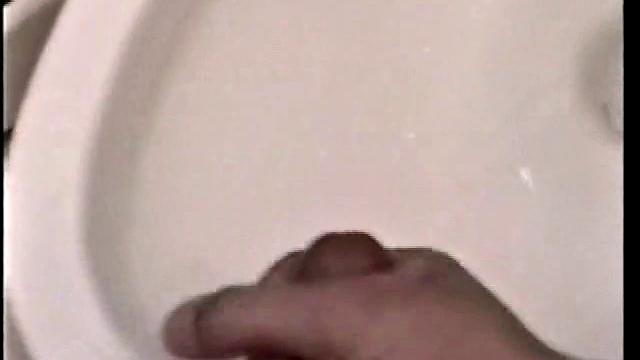 zack дрочит на камеру и кончает