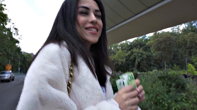 Public slut loves pounding outdoors in missionary POV