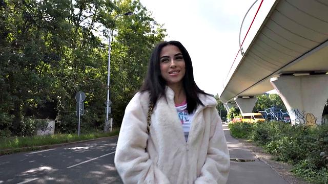 шутка ли, на природе в позе миссионера - pov и фитнес в одном флаконе