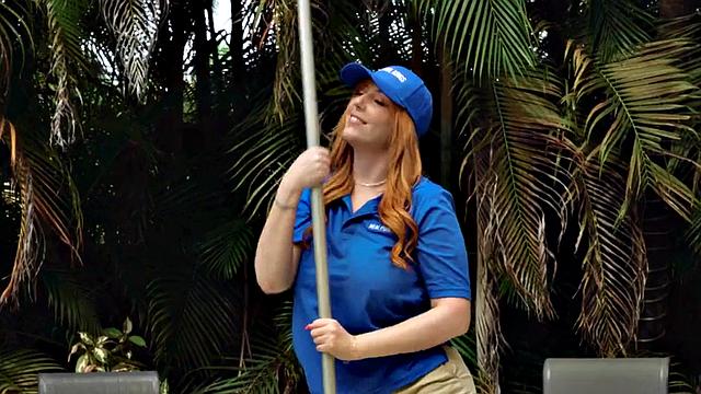 Bigbooty MILF enjoys fucking hardcore in wet pussy hole