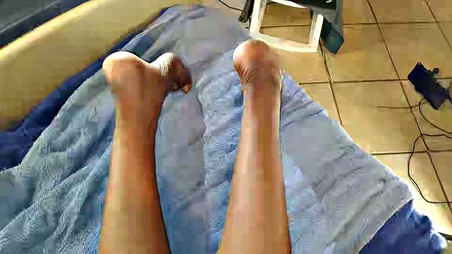 Техасская эбони bbw milf раздвигает гладкую киску для горячего домашнего конча