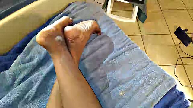 Watch this Texas BBW amateur Ebony MILF with a bald pussy get dirty in the house