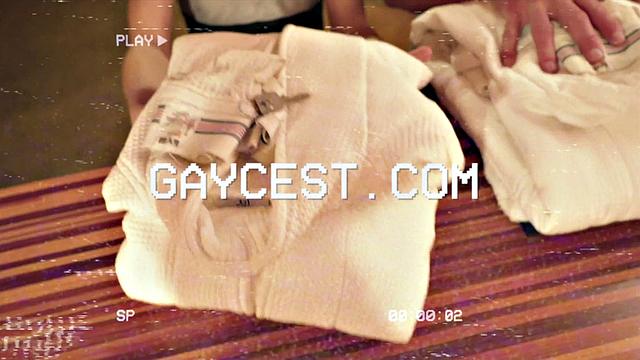 волосатые медведи трахаются и сосут вместе в горячем тройничке