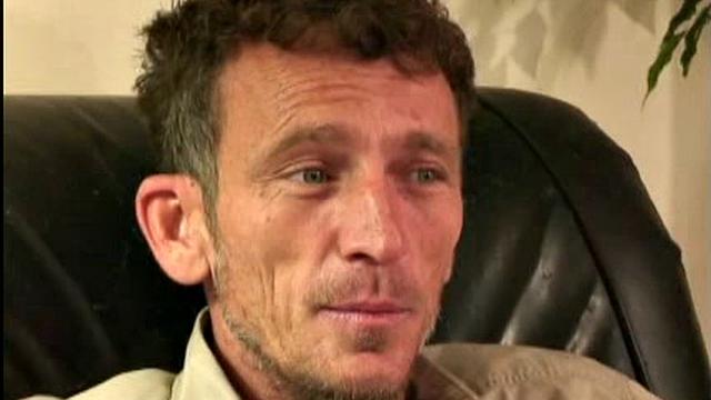 Ансель решил: рука вернее подруги в любой день